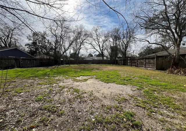 Photo 2 of Land for sale at 5905 Beechnut St, Houston, TX 77074 | MLS# 21272327 | Listing updated on 2026-09-11