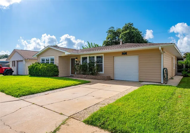 Photo 3 of Single family home for sale at 7109 Poplar Dr, Galveston, TX 77551 | MLS# 43733365 | Listing updated on 2026-09-03