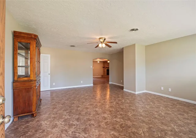 Photo 4 of Single family home for sale at 7109 Poplar Dr, Galveston, TX 77551 | MLS# 43733365 | Listing updated on 2026-09-03