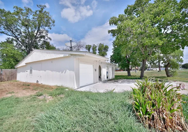 Photo 3 of Sale Pending at 575 Pecan Dr, South Houston, TX 77587 | MLS# 44453437 | Listing updated on 2026-10-08