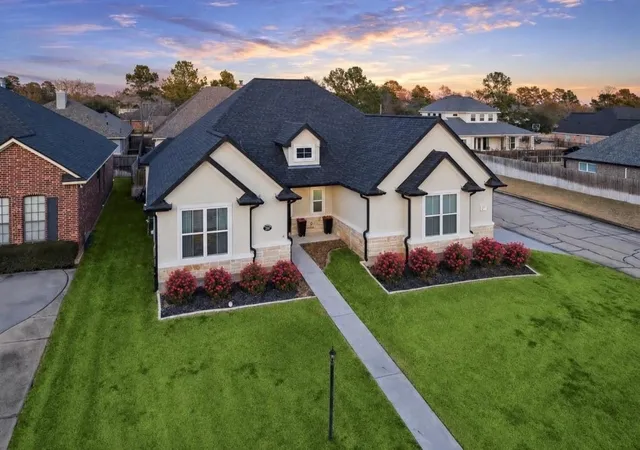 Photo 3 of Single family home for sale at 203 Hampton Glen Rd, Montgomery, TX 77356 | MLS# 43822999 | Listing updated on 2026-09-20