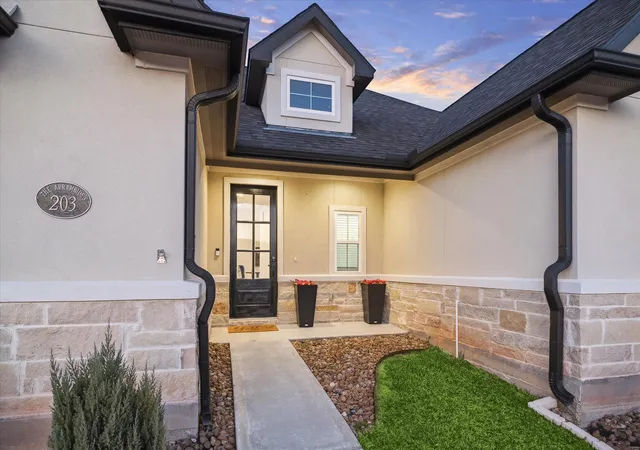 Photo 4 of Single family home for sale at 203 Hampton Glen Rd, Montgomery, TX 77356 | MLS# 43822999 | Listing updated on 2026-09-20