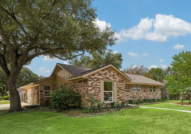 Photo 1 of Single family home for sale at 4802 Elm St, Pearland, TX 77581 | MLS# 66597510 | Listing updated on 2026-09-16
