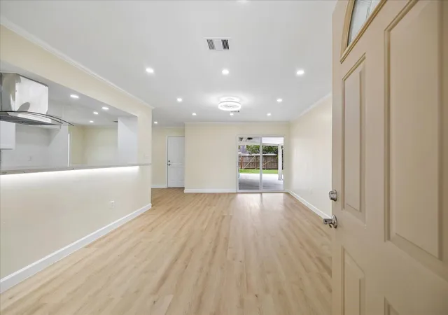 Photo 3 of Single family home for sale at 4802 Elm St, Pearland, TX 77581 | MLS# 66597510 | Listing updated on 2026-09-16