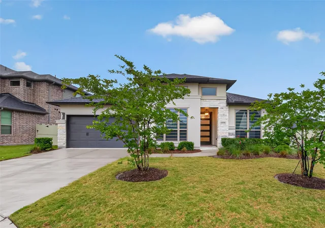 Photo 1 of Single family home for sale at 10383 Byp Oaks Dr, Conroe, TX 77385 | MLS# 10370242 | Listing updated on 2026-09-12