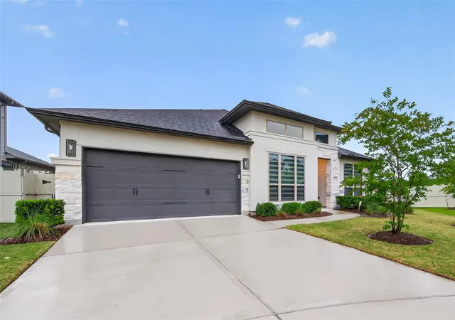 Photo 2 of Single family home for sale at 10383 Byp Oaks Dr, Conroe, TX 77385 | MLS# 10370242 | Listing updated on 2026-09-12