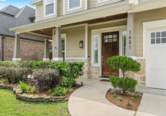 Photo 1 of Single family home for sale at 1631 Du Barry Ln, Houston, TX 77018 | MLS# 90550377 | Listing updated on 2026-09-20