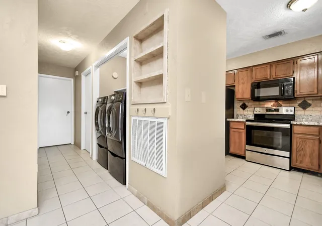 Condo for sale at 2501 Gulf Fwy #250D, Dickinson, TX 77539 | MLS# 44237224