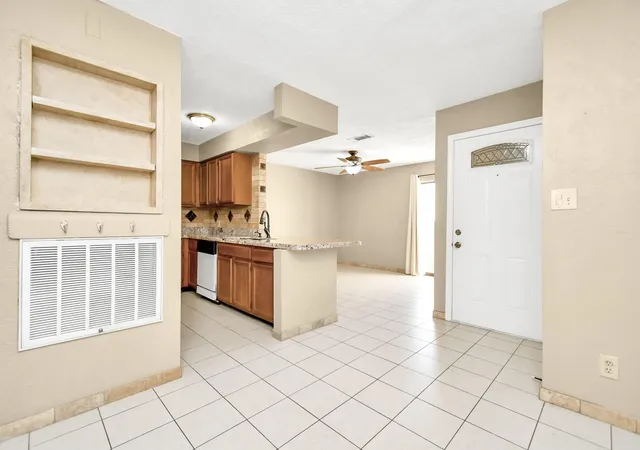 Photo 3 of Condo for sale at 2501 Gulf Fwy #250D, Dickinson, TX 77539 | MLS# 44237224 | Listing updated on 2026-09-12