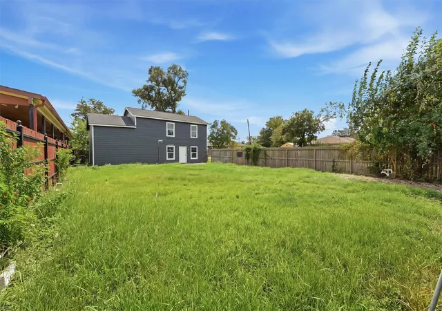 Photo 2 of Multi family home for sale at 1141 Frankie St, Houston, TX 77015 | MLS# 15438949 | Listing updated on 2026-09-19