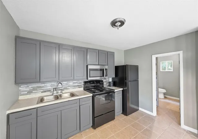 Photo 3 of Multi family home for sale at 1141 Frankie St, Houston, TX 77015 | MLS# 15438949 | Listing updated on 2026-09-19