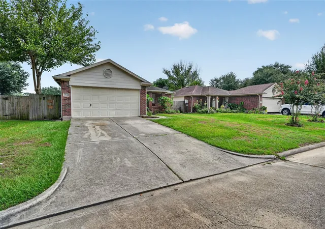 Photo 3 of Single family home for sale at 2427 Chalet Rd, Houston, TX 77038 | MLS# 20770309 | Listing updated on 2026-09-09