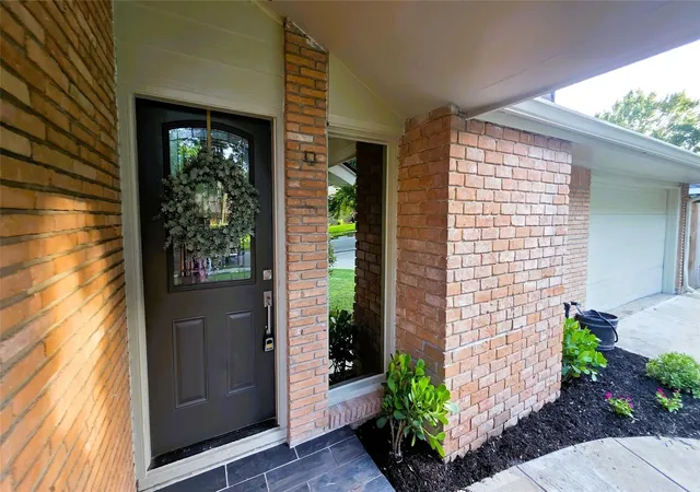 Photo 4 of Single family home for sale at 5315 Briarbend Dr, Houston, TX 77096 | MLS# 98734043 | Listing updated on 2026-09-19