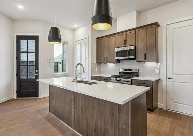 Photo 2 of Single family home for sale at 6549 Rena St, Houston, TX 77092 | MLS# 21600018 | Listing updated on 2026-09-19