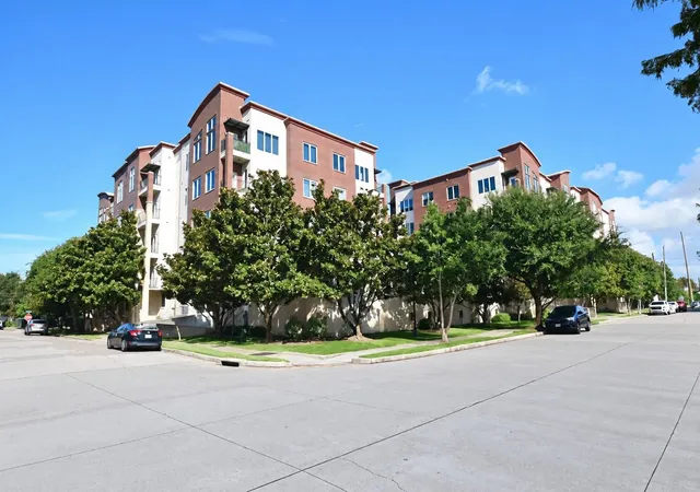 Photo 2 of Condo for sale at 1900 Genesee St #409, Houston, TX 77006 | MLS# 69079446 | Listing updated on 2026-09-11