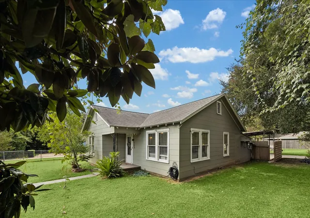 Photo 1 of Single family home for sale at 302 Damon St, Richmond, TX 77406 | MLS# 7116902 | Listing updated on 2026-09-09