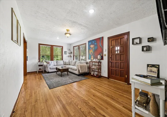 Photo 4 of Single family home for sale at 302 Damon St, Richmond, TX 77406 | MLS# 7116902 | Listing updated on 2026-09-09