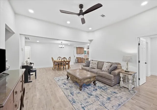 Photo 3 of Single family home for sale at 232 County Rd 4182, Orange, TX 77632 | MLS# 94497432 | Listing updated on 2026-10-05