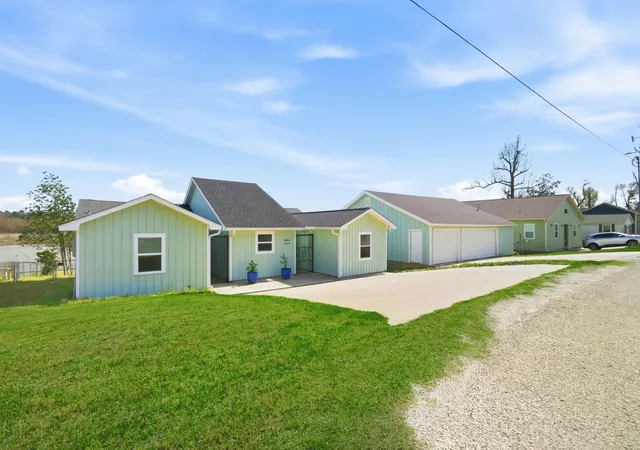 Photo 1 of Single family home for sale at 440 Birch Dr, Onalaska, TX 77360 | MLS# 21613131 | Listing updated on 2026-09-11