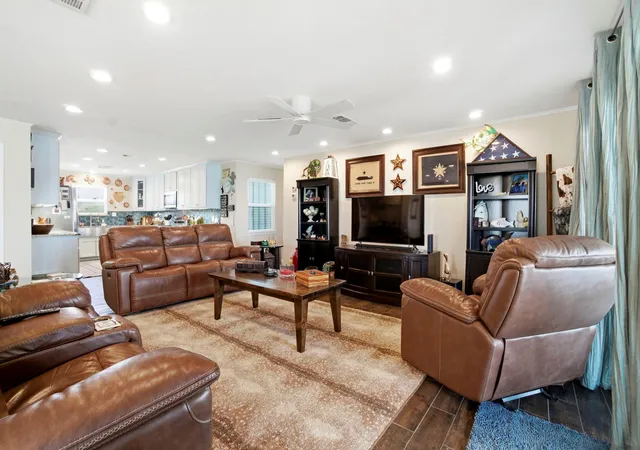 Photo 4 of Single family home for sale at 440 Birch Dr, Onalaska, TX 77360 | MLS# 21613131 | Listing updated on 2026-09-11