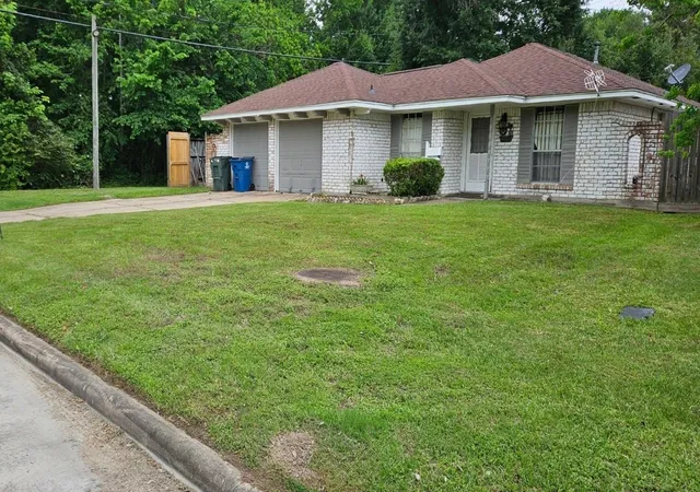 Photo 1 of Sale Pending at 206 W Mitchell Rd, Houston, TX 77037 | MLS# 45212349 | Listing updated on 2026-09-11