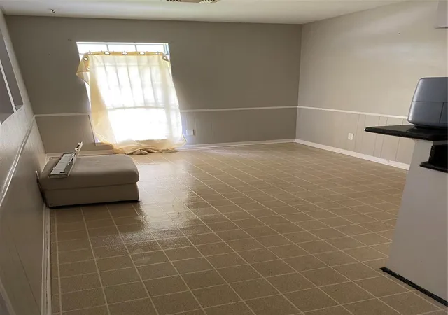Photo 3 of Sale Pending at 206 W Mitchell Rd, Houston, TX 77037 | MLS# 45212349 | Listing updated on 2026-09-11