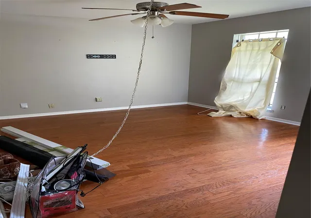 Photo 4 of Sale Pending at 206 W Mitchell Rd, Houston, TX 77037 | MLS# 45212349 | Listing updated on 2026-09-11