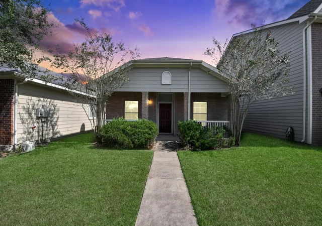 Photo 1 of Single family home for sale at 1612 Claremont Garden Cir, Houston, TX 77047 | MLS# 12430725 | Listing updated on 2026-09-24