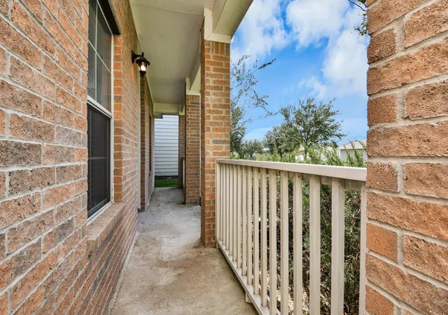 Photo 3 of Single family home for sale at 1612 Claremont Garden Cir, Houston, TX 77047 | MLS# 12430725 | Listing updated on 2026-09-24