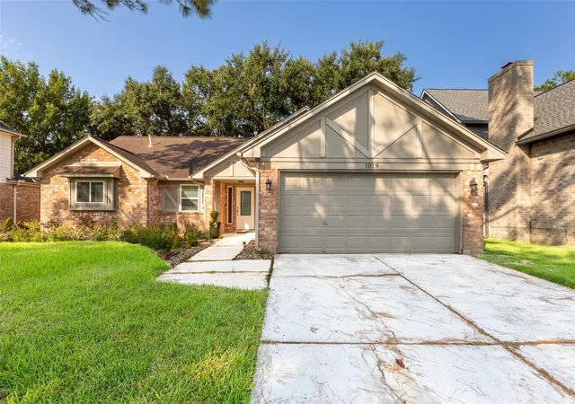 Photo 1 of Sale Pending at 1019 Sugar Mountain Ct, Sugar Land, TX 77498 | MLS# 29330728 | Listing updated on 2026-10-07