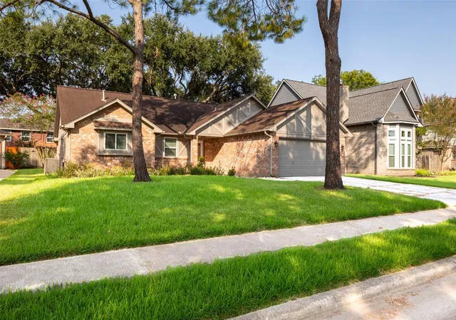 Photo 2 of Sale Pending at 1019 Sugar Mountain Ct, Sugar Land, TX 77498 | MLS# 29330728 | Listing updated on 2026-10-07