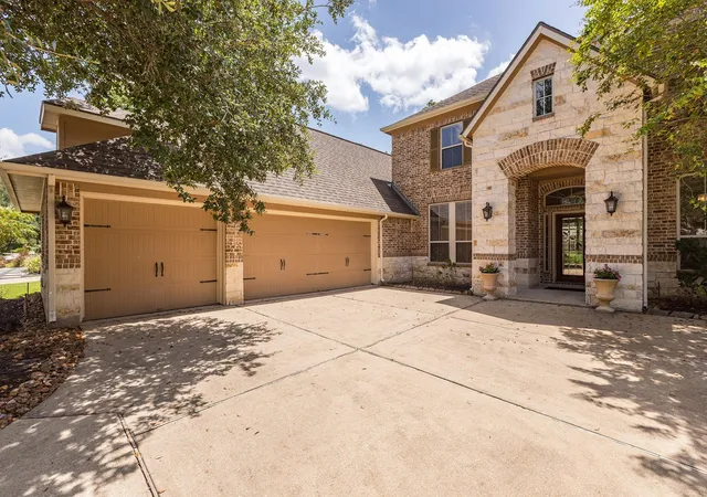 Photo 1 of Single family home for sale at 27 N Arrow Cyn Cir, Spring, TX 77389 | MLS# 48398193 | Listing updated on 2026-09-06