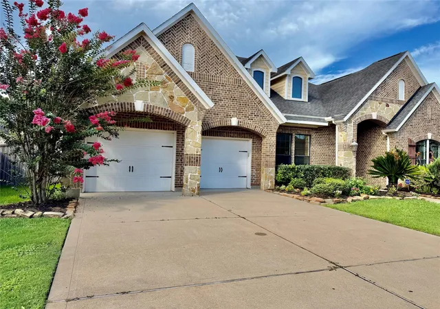 Photo 2 of Single family home for sale at 6223 Duke Trl Ln, Sugar Land, TX 77479 | MLS# 92193964 | Listing updated on 2026-09-16
