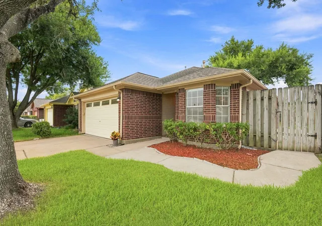 Photo 3 of Single family home for sale at 8105 Aspen St, Texas City, TX 77591 | MLS# 84367866 | Listing updated on 2026-10-09