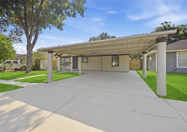 Photo 3 of Single family home for sale at 2418 Huntington Dr, Pasadena, TX 77506 | MLS# 79628855 | Listing updated on 2026-09-25