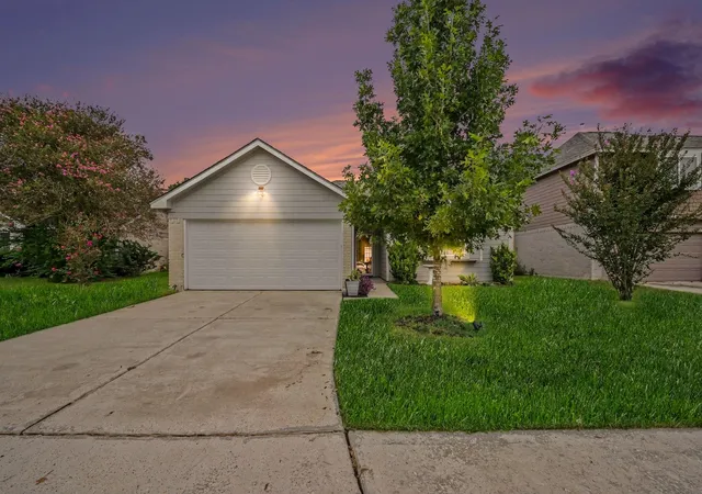 Photo 1 of Sale Pending at 12210 Taylors Xing Dr, Tomball, TX 77375 | MLS# 37043050 | Listing updated on 2026-09-17