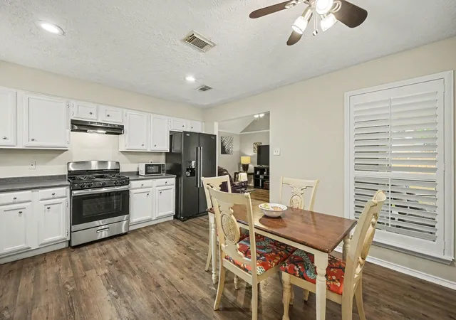Photo 4 of Sale Pending at 12210 Taylors Xing Dr, Tomball, TX 77375 | MLS# 37043050 | Listing updated on 2026-09-17
