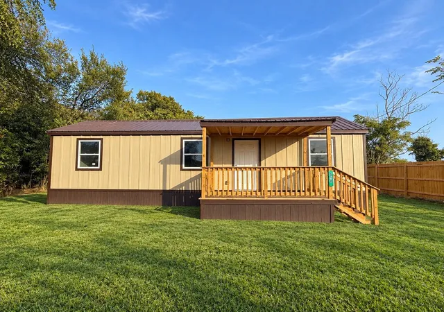 Photo 2 of Single family home for sale at 818 S Austin, Bremond, TX 76629 | MLS# 70314546 | Listing updated on 2026-09-23