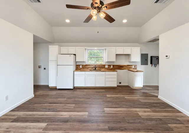 Photo 3 of Single family home for sale at 818 S Austin, Bremond, TX 76629 | MLS# 70314546 | Listing updated on 2026-09-23