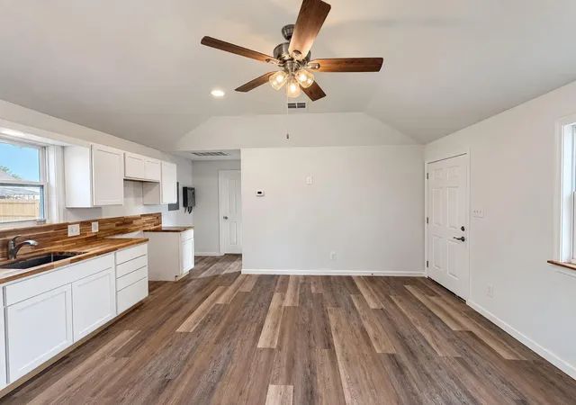 Photo 4 of Single family home for sale at 818 S Austin, Bremond, TX 76629 | MLS# 70314546 | Listing updated on 2026-09-23