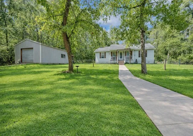 Photo 1 of Single family home for sale at 106 Bolton Way W, Livingston, TX 77351 | MLS# 47553635 | Listing updated on 2026-10-03