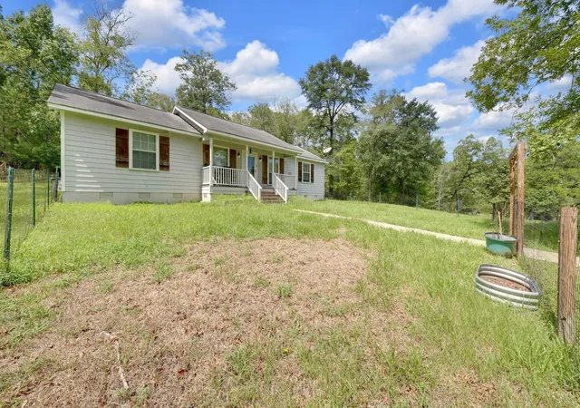 Photo 2 of Single family home for sale at 106 Bolton Way W, Livingston, TX 77351 | MLS# 47553635 | Listing updated on 2026-10-03