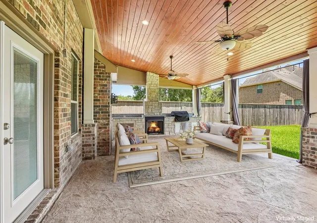 Photo 3 of Single family home for sale at 405 Old Orchard Dr, Dickinson, TX 77539 | MLS# 10816728 | Listing updated on 2026-10-10