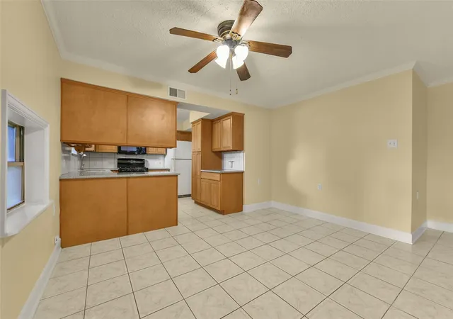 Photo 4 of Single family home for sale at 523 Oakdale Ave, La Porte, TX 77571 | MLS# 11021712 | Listing updated on 2026-09-01