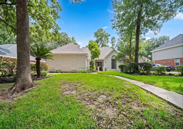 Photo 2 of Single family home for sale at 18 Windsor Dr, Conroe, TX 77304 | MLS# 85975938 | Listing updated on 2026-09-03