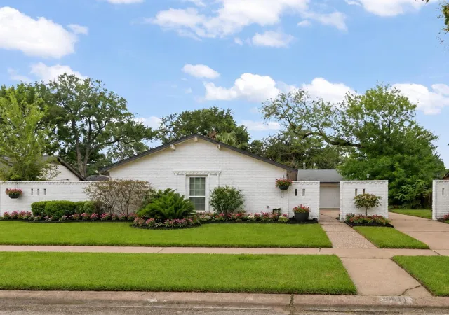Photo 2 of Single family home for sale at 10611 Deerwood Rd, Houston, TX 77042 | MLS# 24858613 | Listing updated on 2026-09-20