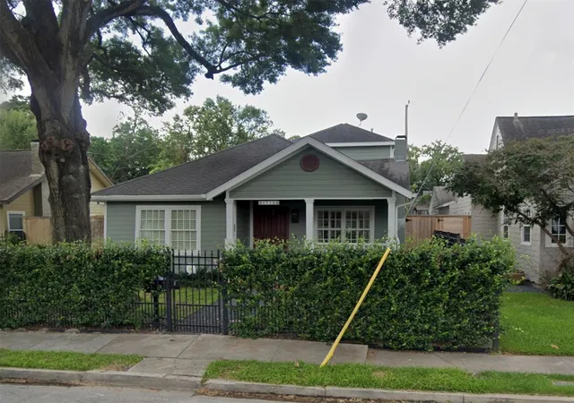 Photo 2 of Sale Pending at 1719 Fairview Ave, Houston, TX 77006 | MLS# 6138425 | Listing updated on 2026-09-11