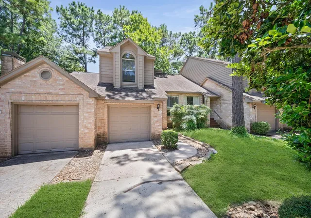 Photo 2 of Townhouse for sale at 13 Lakeridge Dr, Spring, TX 77381 | MLS# 37223925 | Listing updated on 2026-09-13