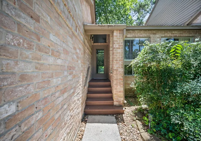 Photo 3 of Townhouse for sale at 13 Lakeridge Dr, Spring, TX 77381 | MLS# 37223925 | Listing updated on 2026-09-13