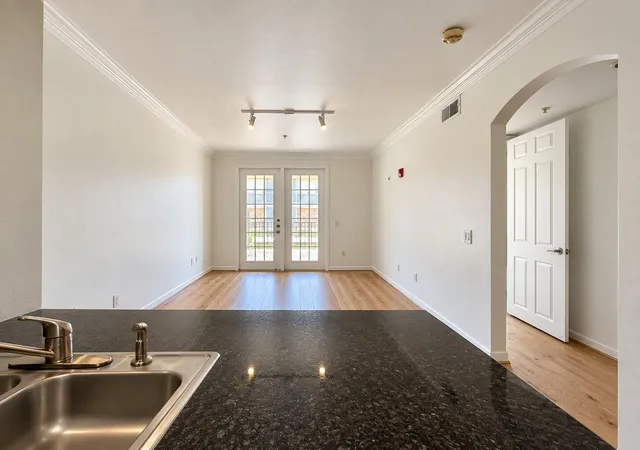 Photo 4 of Condo for sale at 7575 Kirby Dr #1104, Houston, TX 77030 | MLS# 19480558 | Listing updated on 2026-09-22